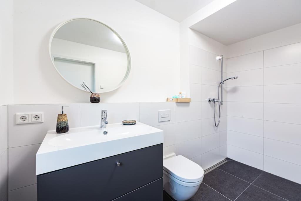 A&V Apartments Wunderschoene Penthouse Wohnung Moers Esterno foto